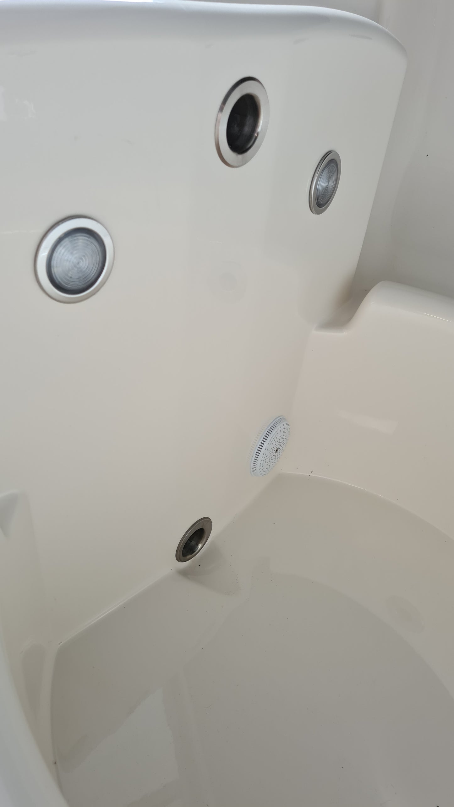 HOT TUB VON BADER24
