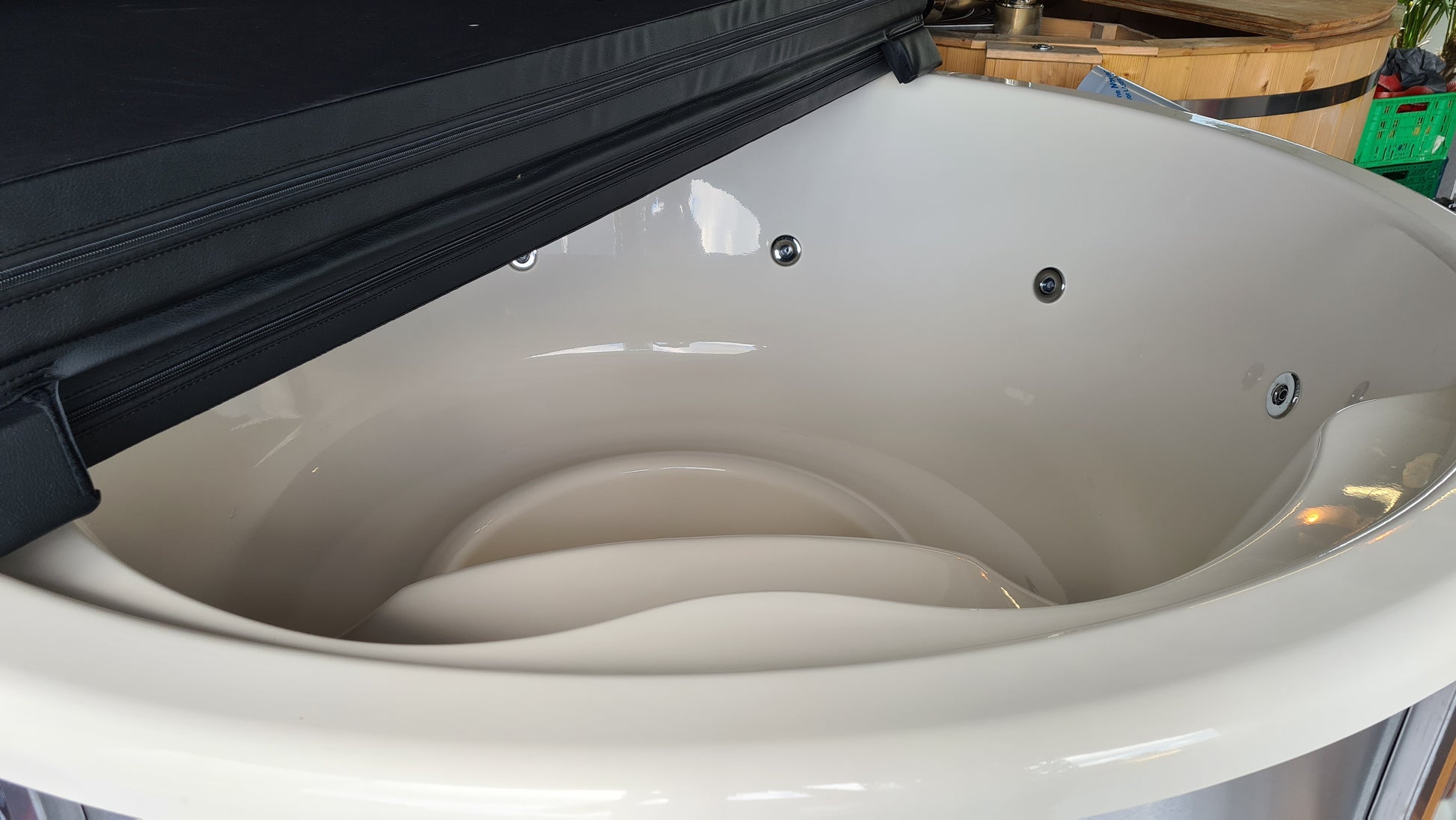 HOT TUB VON BADER24