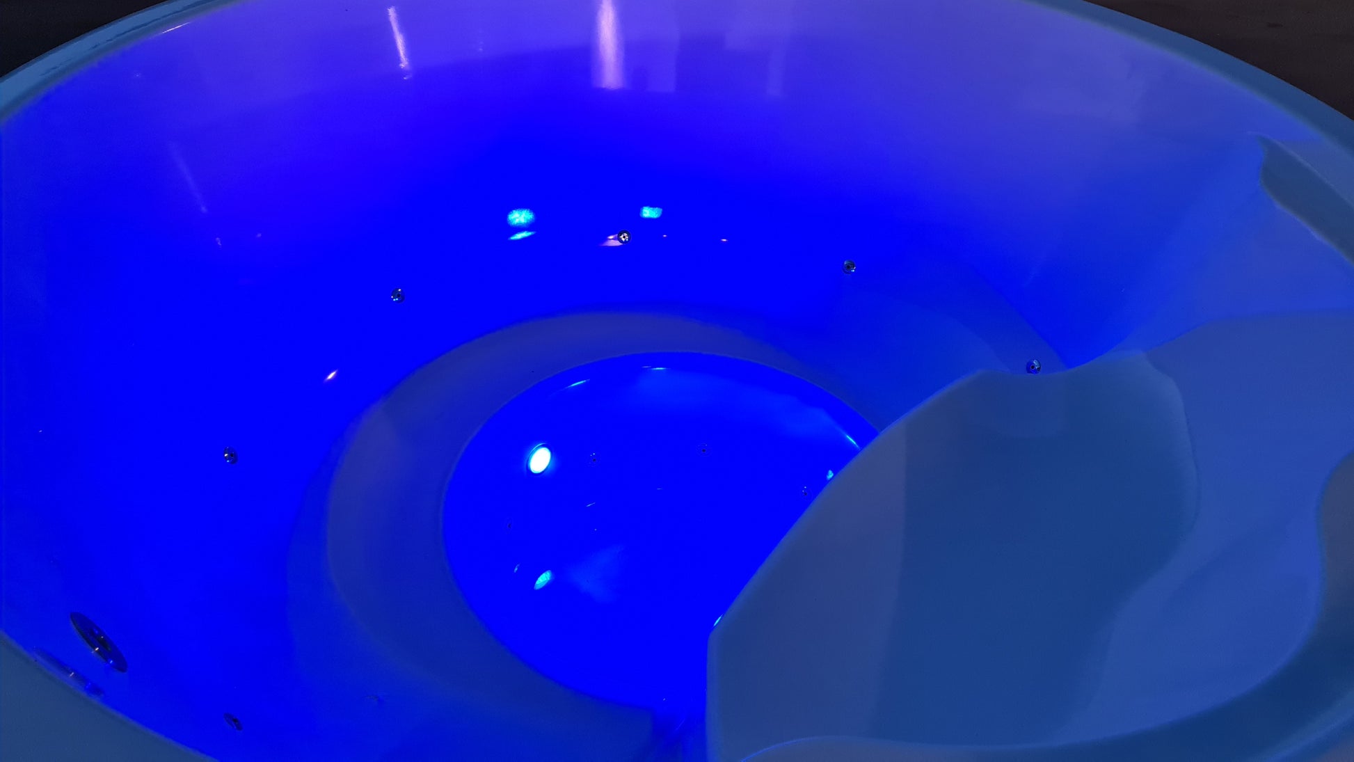HOT TUB VON BADER24